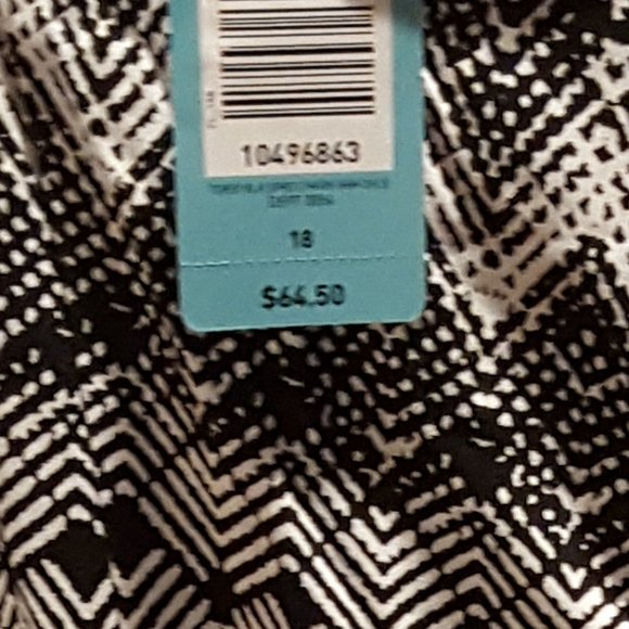 TORRID Skate Dress ~ Sz 18 ~ Black & White Zig-Zag - Picture 2 of 3